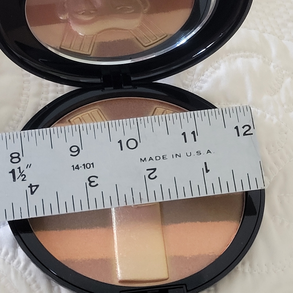 Signature Club A. Striped Eyeshadow Palette - Pink, Beige & Taupe,brand Italy. - Picture 5 of 8